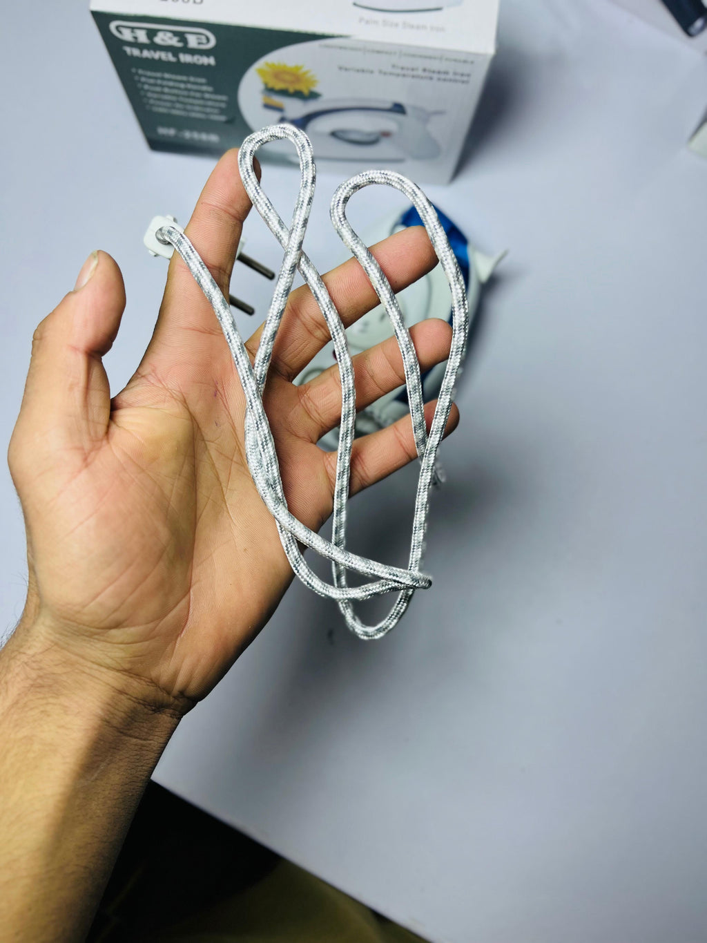 ✈️ H & E Travel Iron – Portable Steam Press for Wrinkle-Free Style Anywhere!